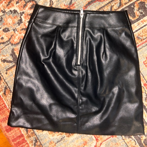 Leather mini skirt - Picture 5 of 5